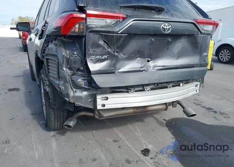 2022 Toyota Rav4 Xle z USA, uszkodzony, nr VIN 2T3W1RFVXNW201812